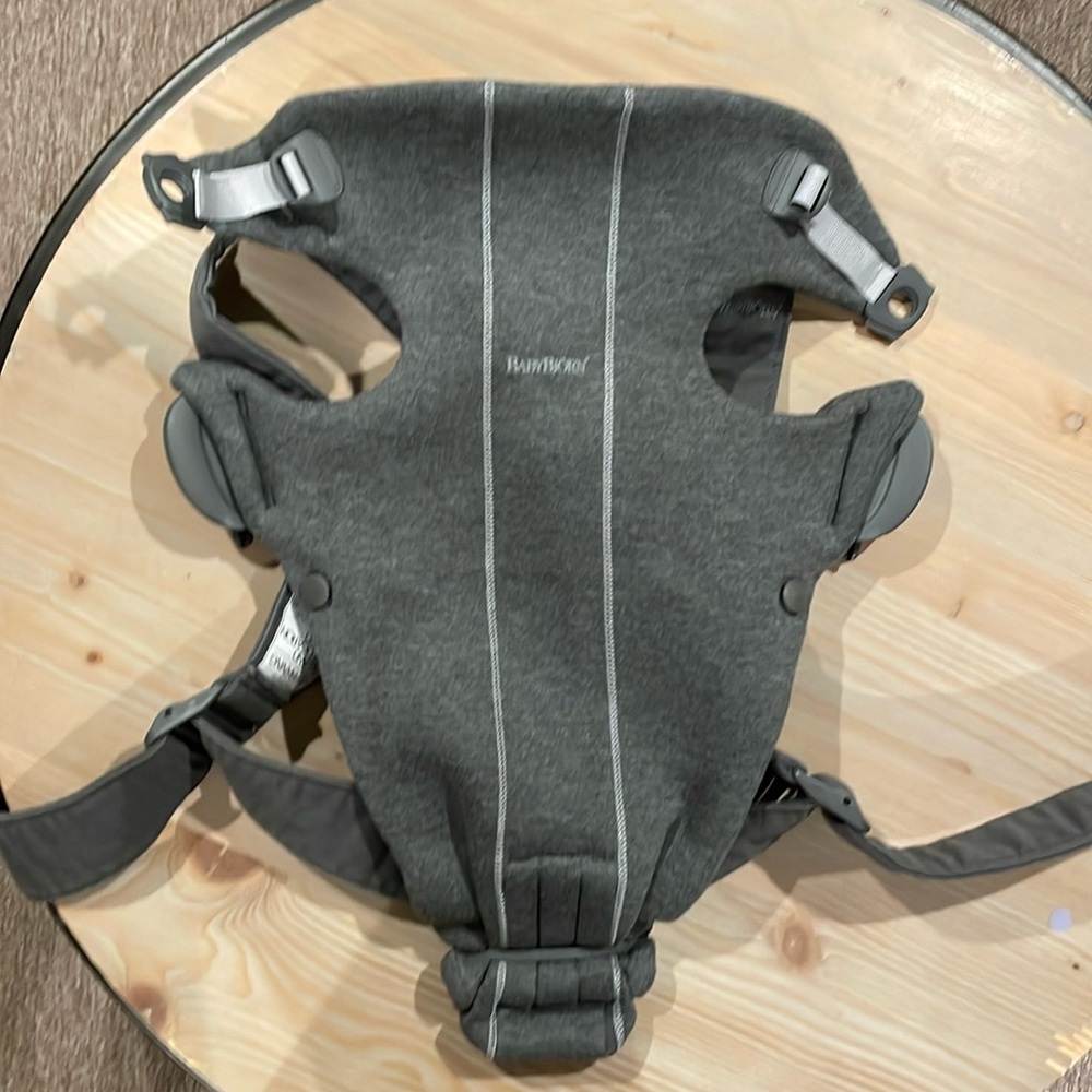 BabyBjörn Mini Carrier in Dark Grey